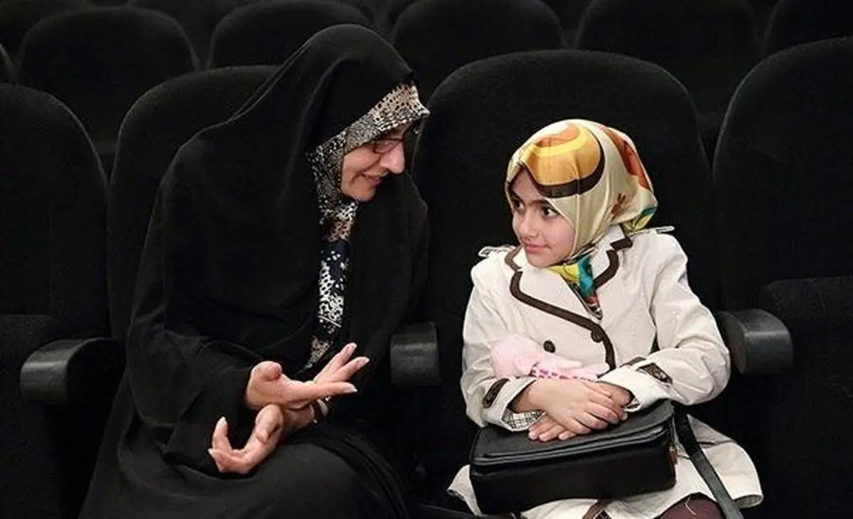 آرمیتا در کنار مادرش +عکس