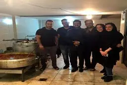 نفیسه روشن درحال پختن قیمه نذری! عکس