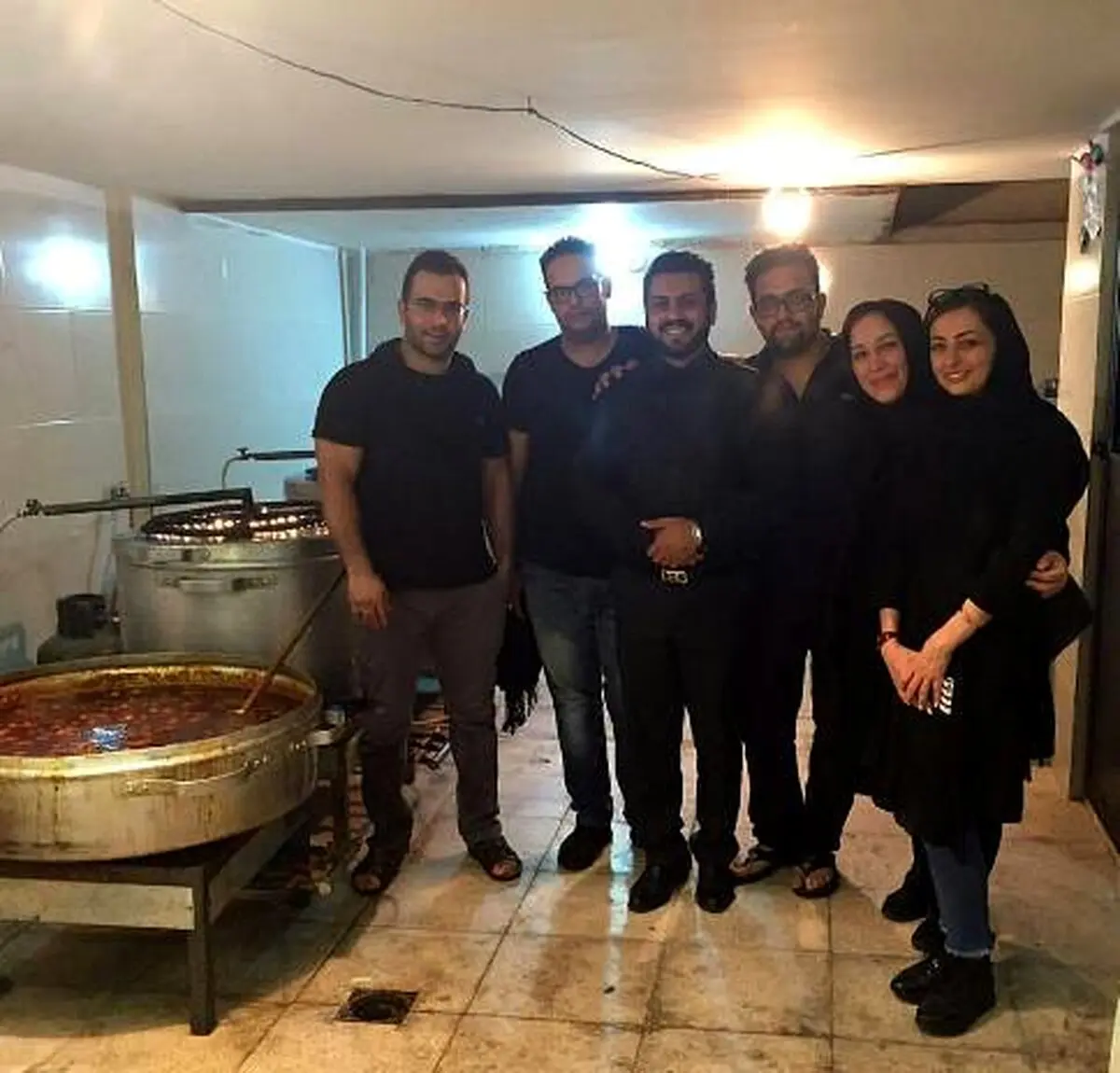 نفیسه روشن درحال پختن قیمه نذری! عکس