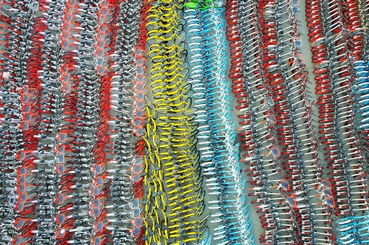 عکس / نمایی جالب از محل توقیف ۴ هزار دوچرخه‌ متخلف در چین