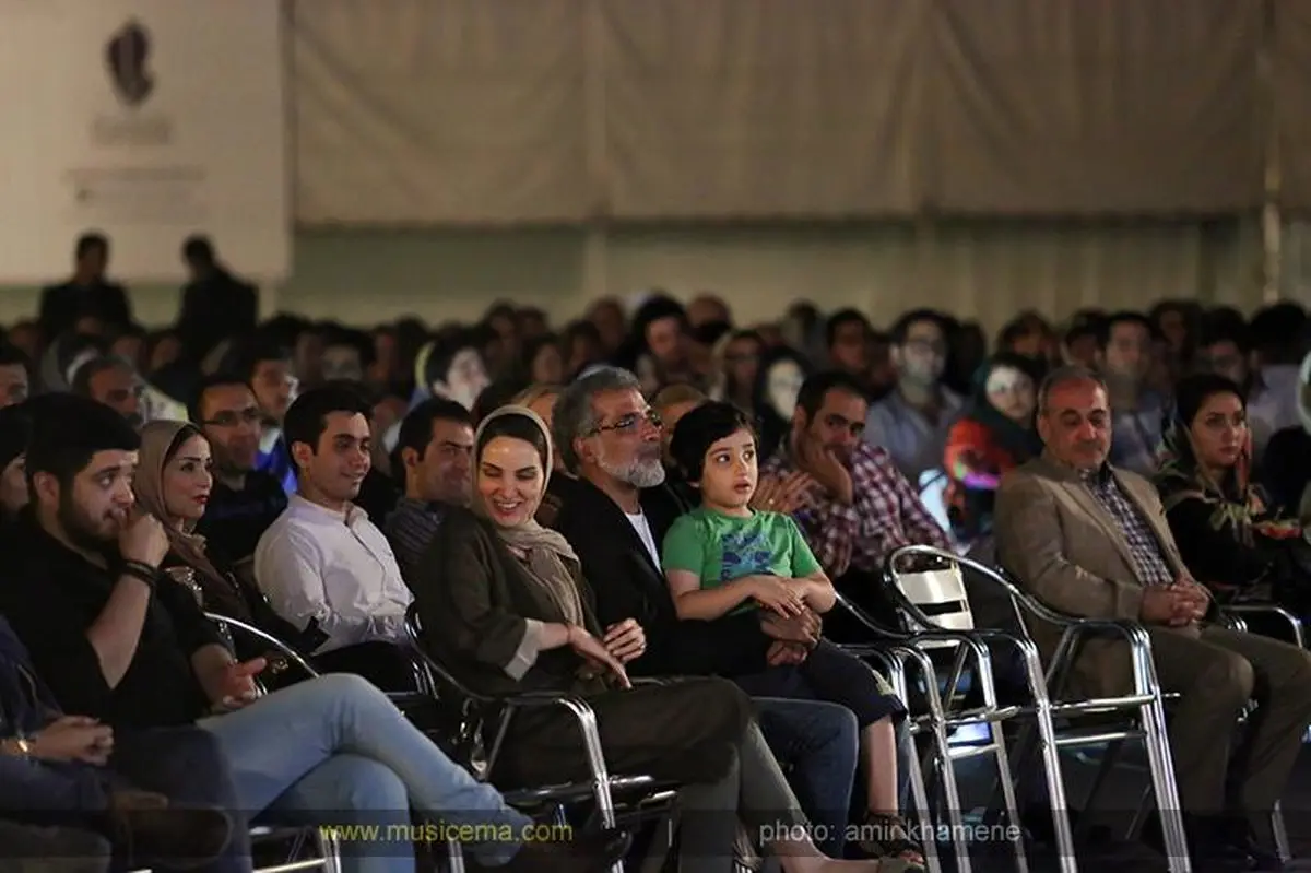 بهروز افخمی به همراه همسر و فرزندش در کنسرت چارتار/ عکس