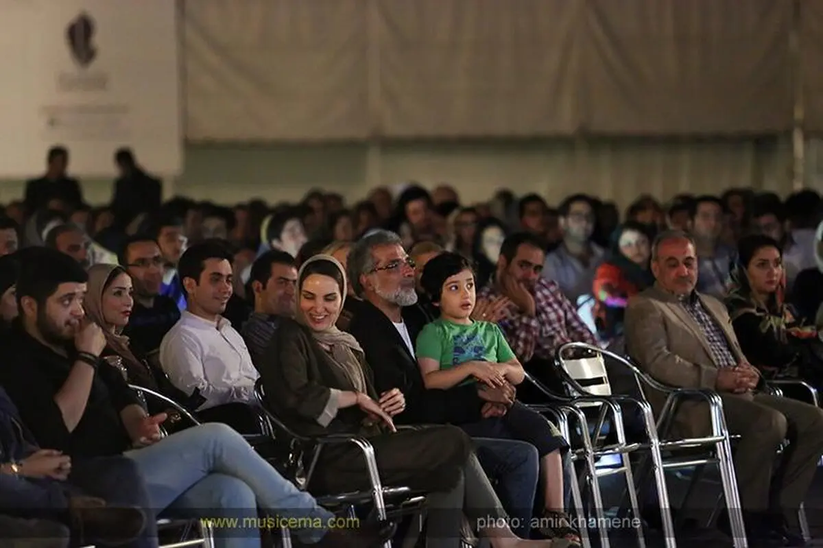 بهروز افخمی به همراه همسر و فرزندش در کنسرت چارتار/ عکس
