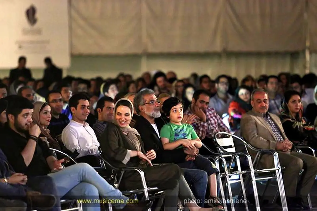 بهروز افخمی به همراه همسر و فرزندش در کنسرت چارتار/ عکس