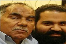رضا صادفی در کنار پدرش/ عکس