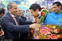استقبال آقای رئیس از داور فینالیست!/عکس