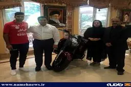 حسین هدایتی، مهدی طارمی و موتور سنگین در یک قاب/ عکس