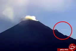 پرنده ناشناس در حال پرواز نزدیک دهانه آتشفشان+تصاویر