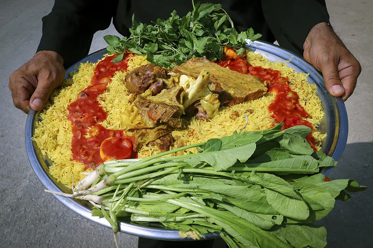 تصاویر / پذیرایی رنگارنگ از زوار امام حسین (ع) توسط عراقی ها