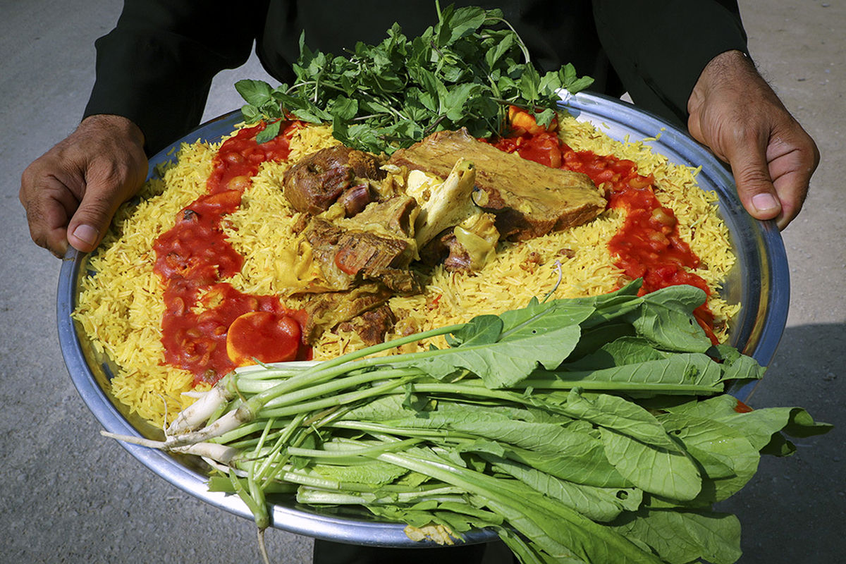 تصاویر / پذیرایی رنگارنگ از زوار امام حسین (ع) توسط عراقی ها