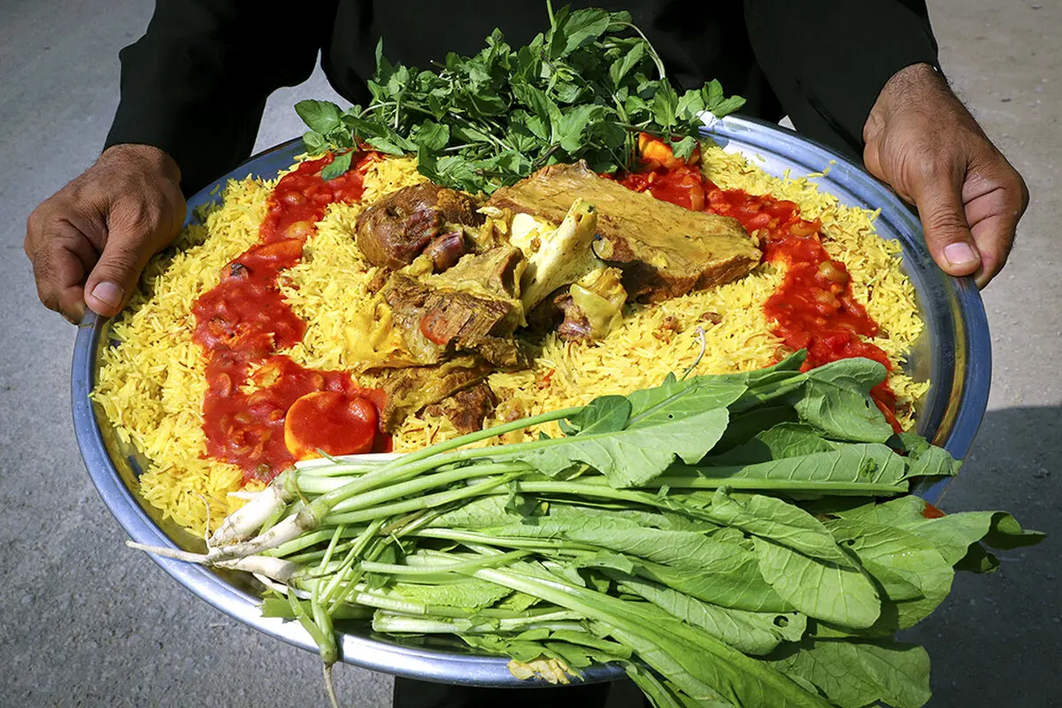 تصاویر / پذیرایی رنگارنگ از زوار امام حسین (ع) توسط عراقی ها
