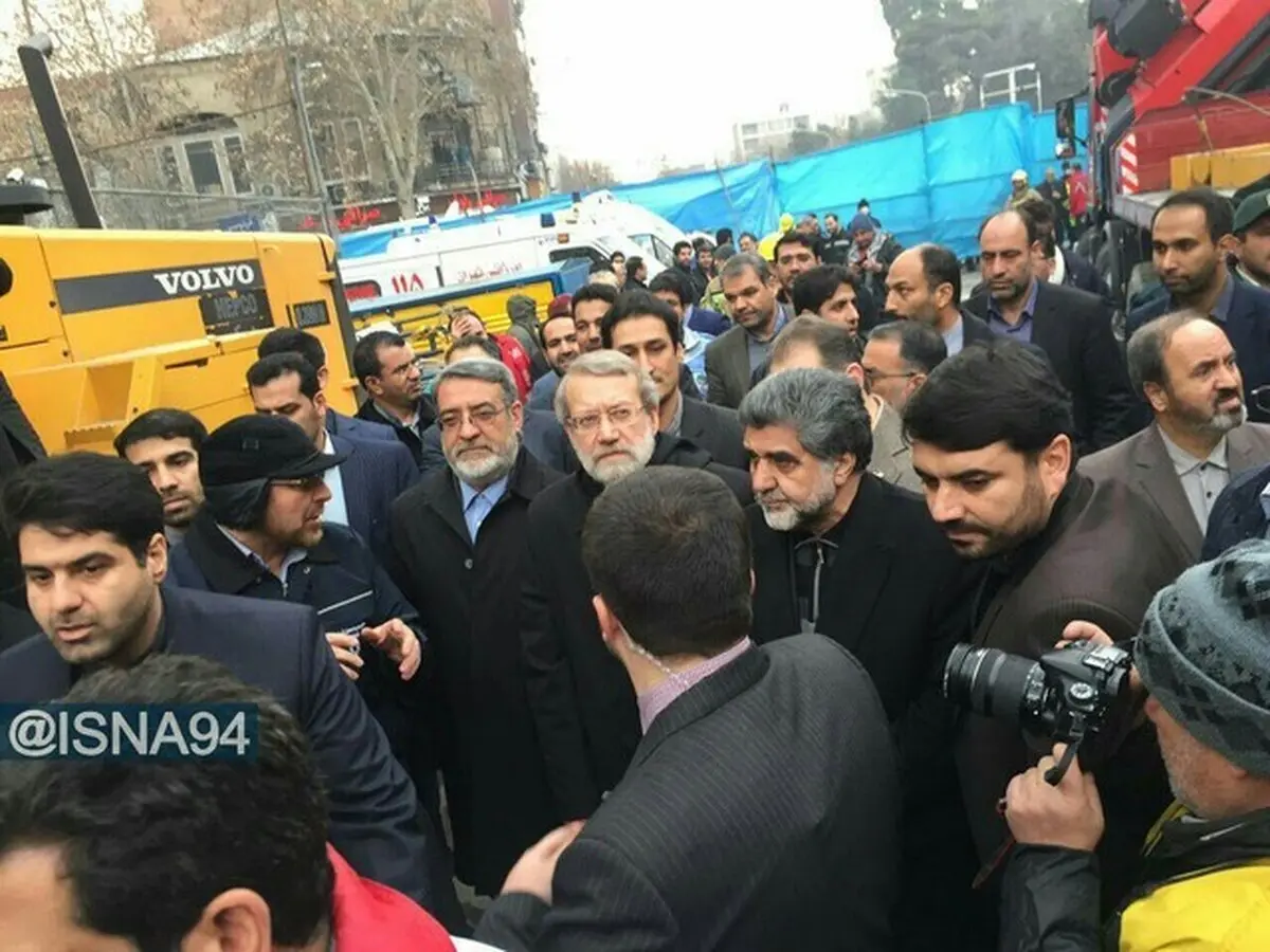 لاریجانی در بازدید از محل حادثه پلاسکو/عکس