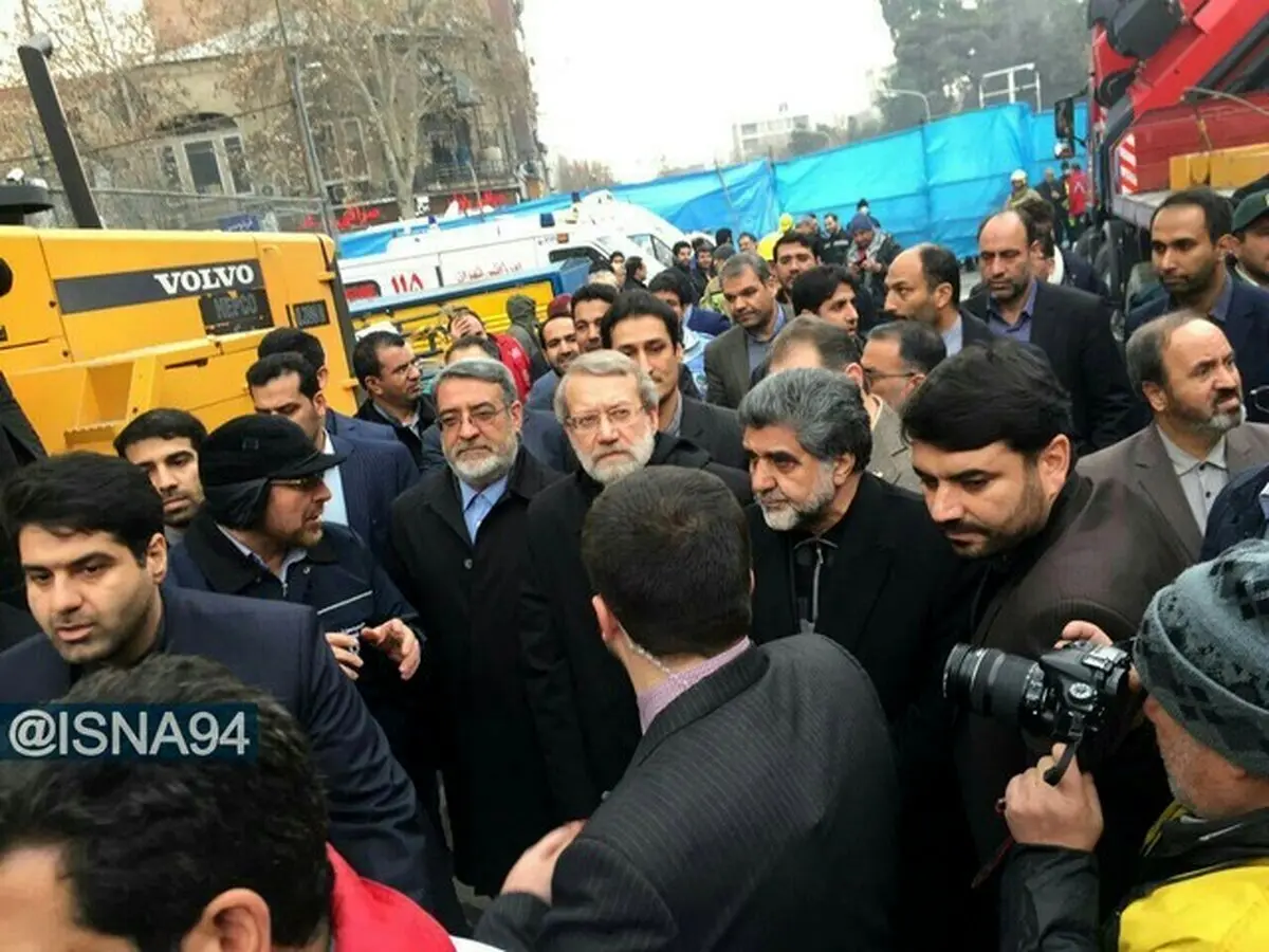 لاریجانی در بازدید از محل حادثه پلاسکو/عکس