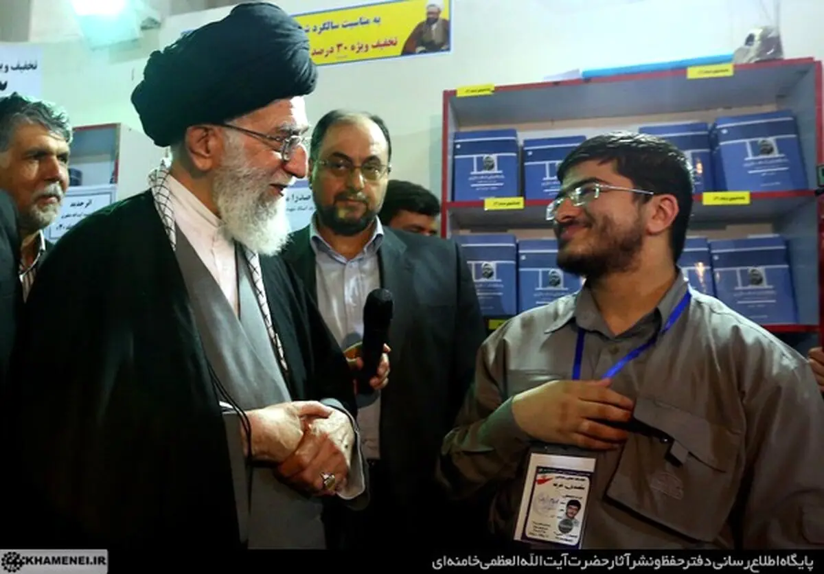 بازدید مقام معظم رهبری از انتشارات صدرا مرکز نشر آثار استاد شهید مطهری+تصاویر