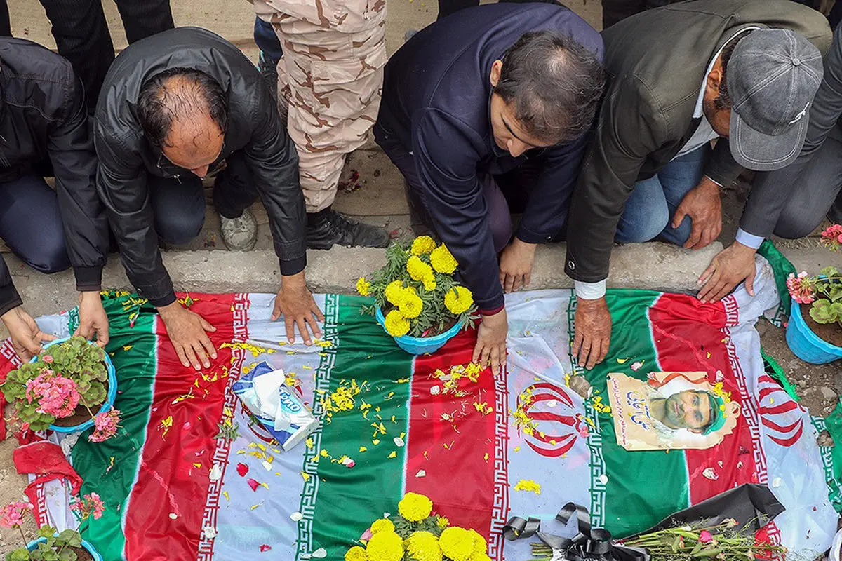 تشییع پیکر شهید مدافع حرم در اردبیل