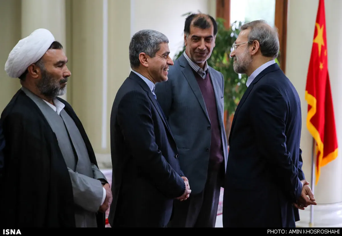 خوش و بش لاریجانی و وزیراقتصاد/عکس