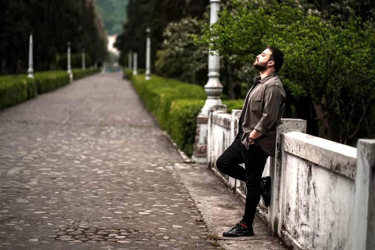 پوزیشن جذاب بابک جهانبخش + عکس