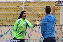 عکسی از تمرین مهدی رحمتی با توپ تنیس