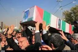 آقای دوربینی در مراسم تشییع پیکر رکن‌آبادی/ عکس