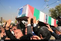 آقای دوربینی در مراسم تشییع پیکر رکن‌آبادی/ عکس