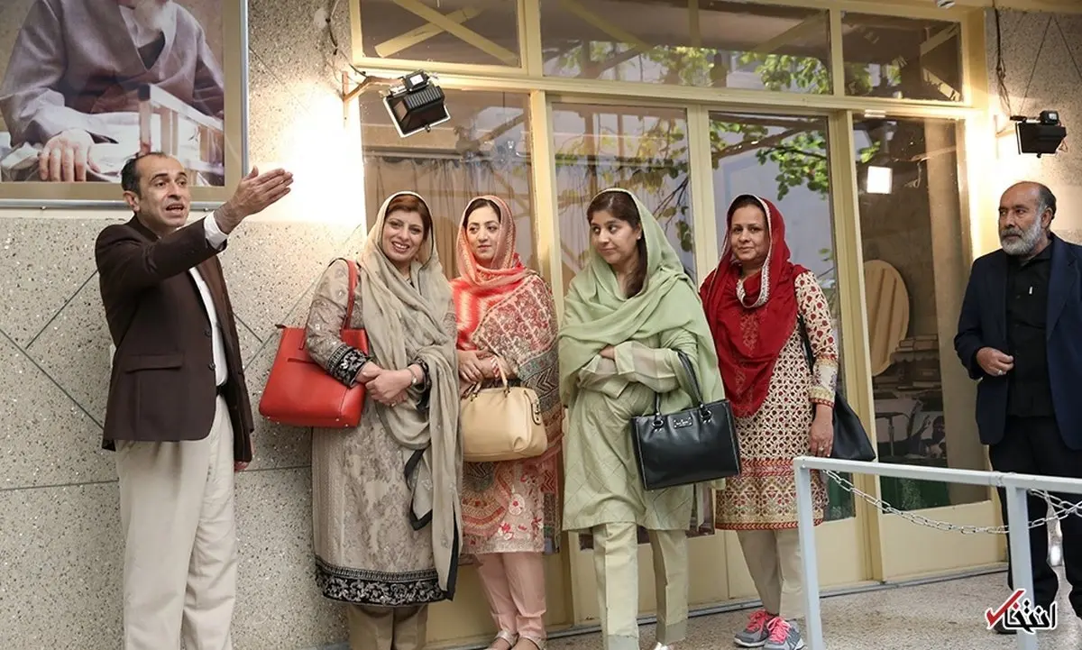 بازدید همسر فرمانده ارتش پاکستان از بیت امام خمینی در جماران/عکس