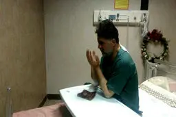 نماز خبرنگار مجروح صداوسیما/عکس