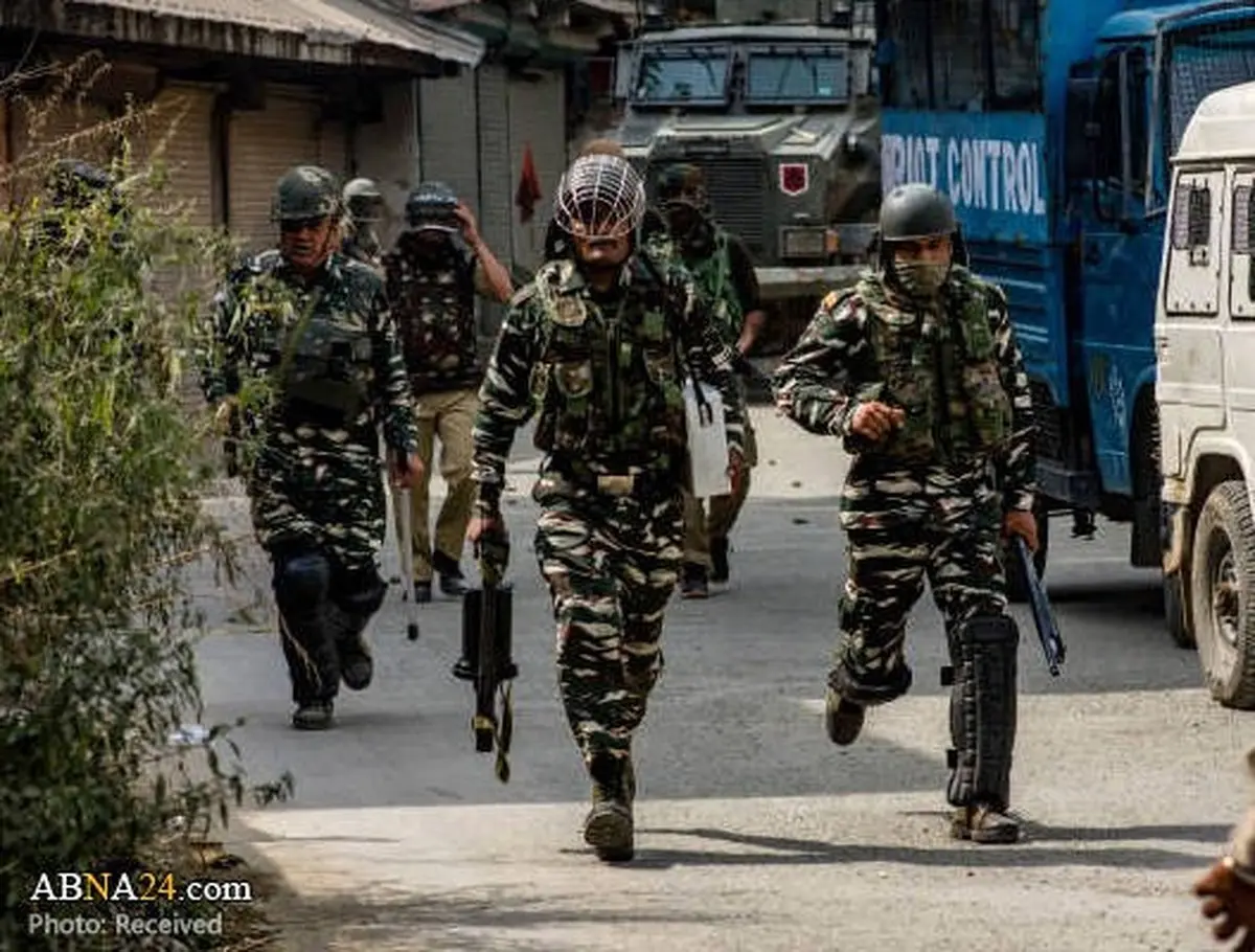 یورش پلیس هند به یکی از مساجد کشمیر / تصاویر