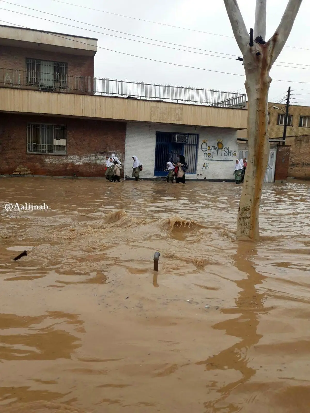 شرایط دانش آموزان اهوازی برای رفتن به مدرسه / عکس