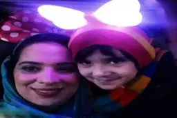 تصویر دیدنی از روشنک عجمیان و دخترش