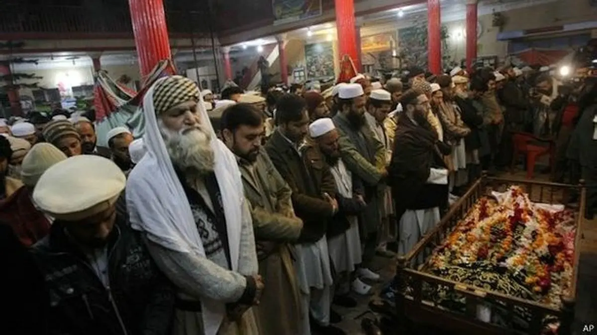 پاکستان در عزای دانش‌آموز قربانی طالبان/ بازماندگان حادثه از لحظه حمله می‌گویند