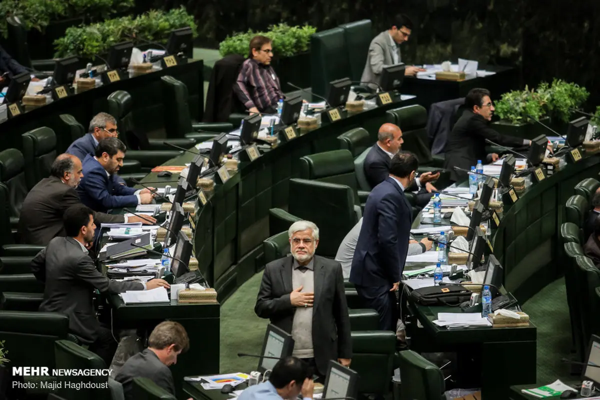 عكسي خاص از اين روزهاي عارف در مجلس