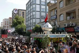 بدرقه باشكوه مردم تهران + عكس