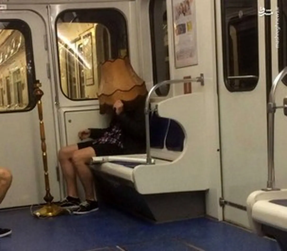 مسافرانی عجیب در مترو/تصاویر