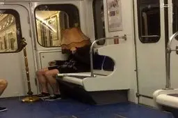 مسافرانی عجیب در مترو/تصاویر