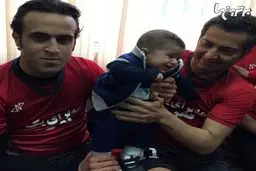 هیما خانم کریمی در آغوش پدر/عکس