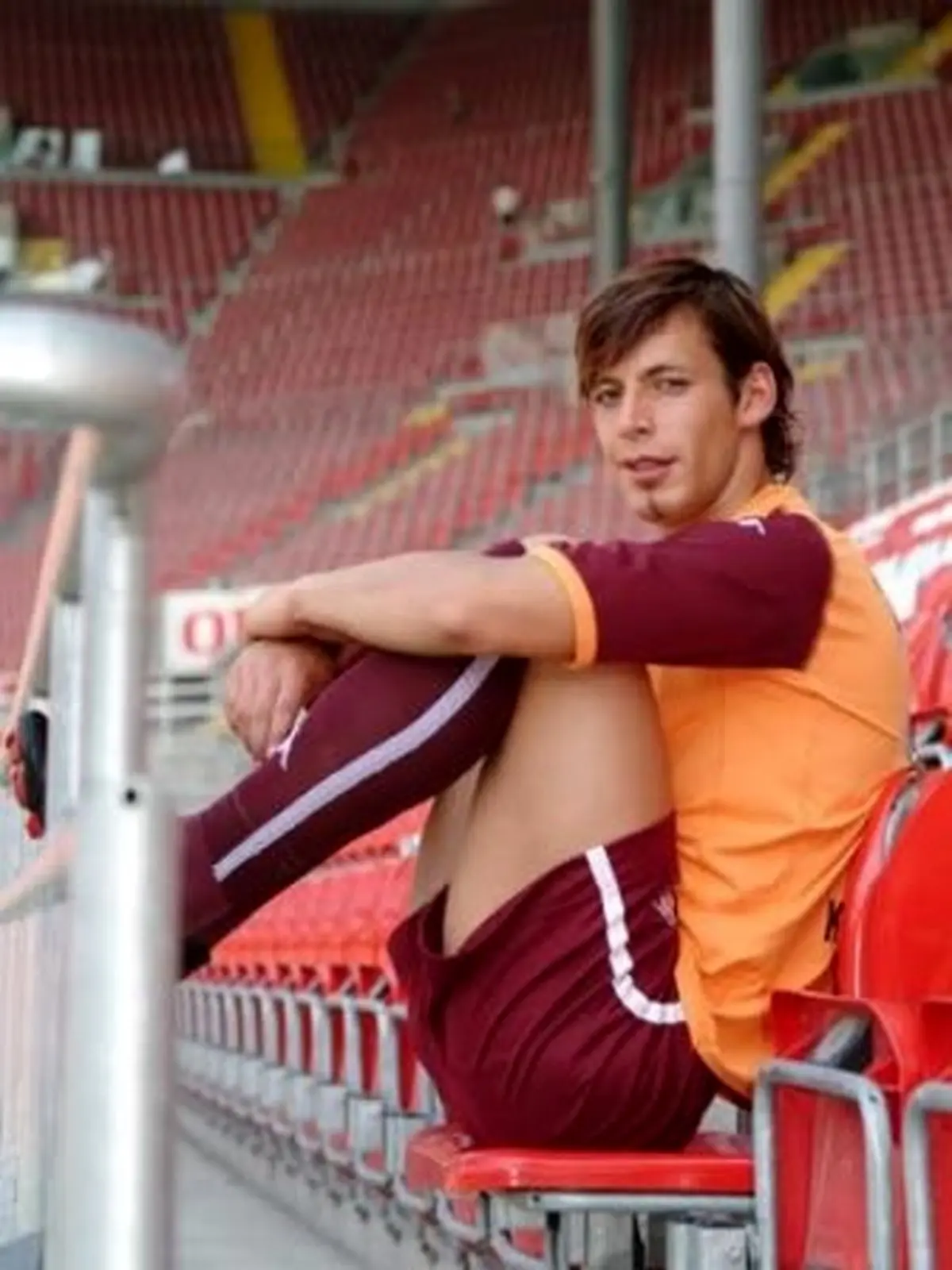 با فریدون زندی؛ از حمله منتقدان سنتی به او تا قهر با قطبی و اختلاف با کروش