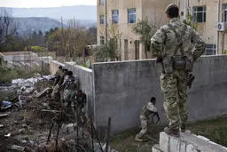 آموزش انگلیسی‌ها به سربازان کرد/تصاویر