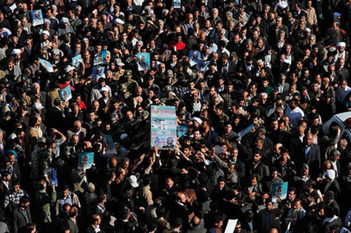 سردارسلیمانی در تشییع شهید تقوی/ تصاویر