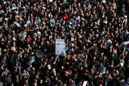 سردارسلیمانی در تشییع شهید تقوی/ تصاویر