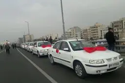 کاروان چهل عروس و داماد در چهلمین سالگرد پیروزی انقلاب اسلامی در مسیر راهپیمایی کرج/ عکس