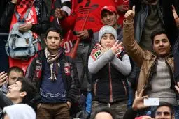 تصویری از دختری دیگر در استادیوم آزادی