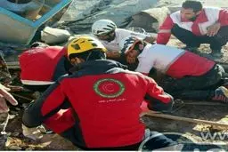 پیدا شدن نوزاد زنده از زیر آوار زلزله دیشب در سرپل ذهاب/عکس