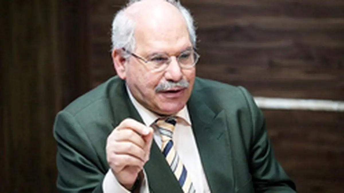 رئیس خانه اقتصاد ایران: شوک بنزینی آبان محصول هفت سال پوپولیسم بود / بنزین باید پنج هزار تومان باشد/ جای یارانه نقدی «کارت انرژی» می‌دادیم