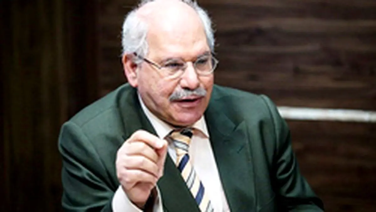 رئیس خانه اقتصاد ایران: شوک بنزینی آبان محصول هفت سال پوپولیسم بود / بنزین باید پنج هزار تومان باشد/ جای یارانه نقدی «کارت انرژی» می‌دادیم