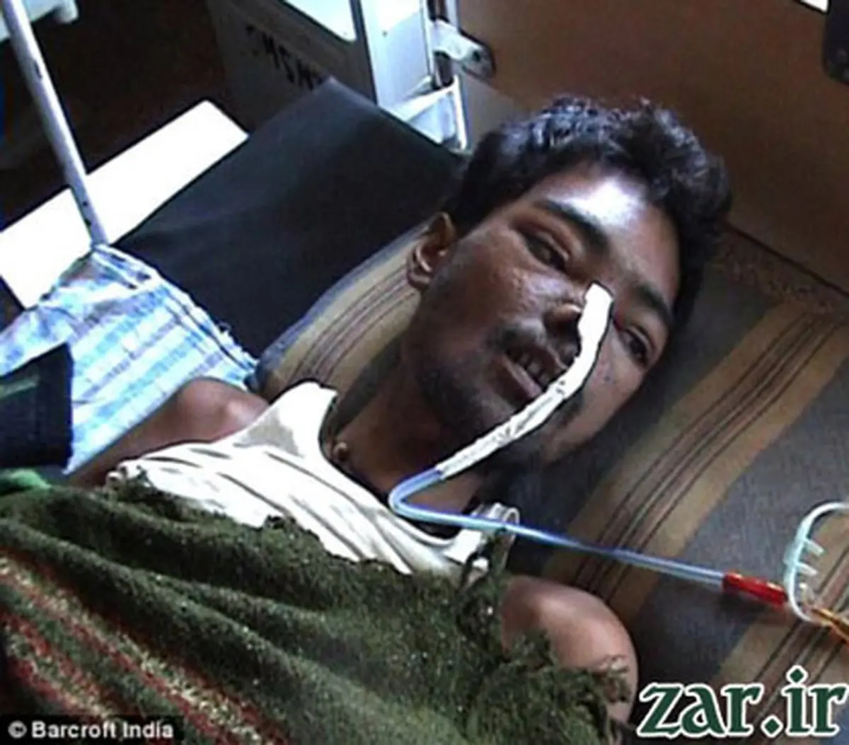 مرد هندی آهن خوار! (+عکس)