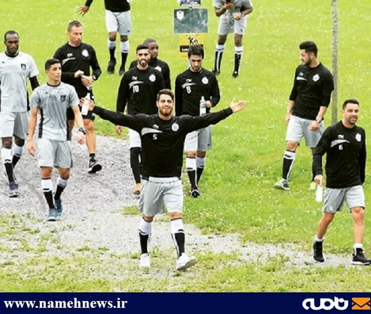 خوشحالی پورعلی‌گنجی در کنار ستاره بارسلونا/ عکس