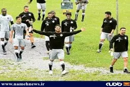 خوشحالی پورعلی‌گنجی در کنار ستاره بارسلونا/ عکس