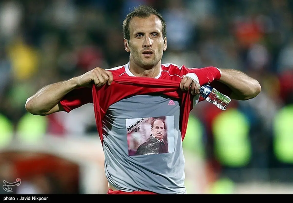 عکس اسطوره استقلال روی پیراهن مدافع پرسپولیس