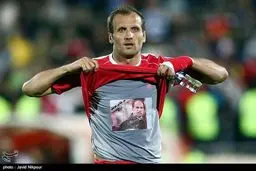عکس اسطوره استقلال روی پیراهن مدافع پرسپولیس