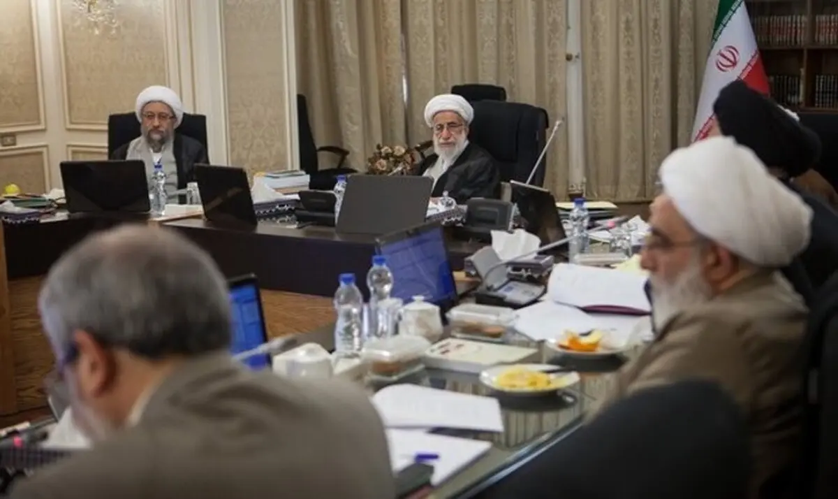کیهان: شورای نگهبان باید احراز صلاحیت نامزدهای ریاست جمهوری را با سخت‌گیری زیاد انجام دهد / باید بلوغ جامعه را بالا ببریم تا هر کسی جرأت در انتخابات را حضور پیدا نکند