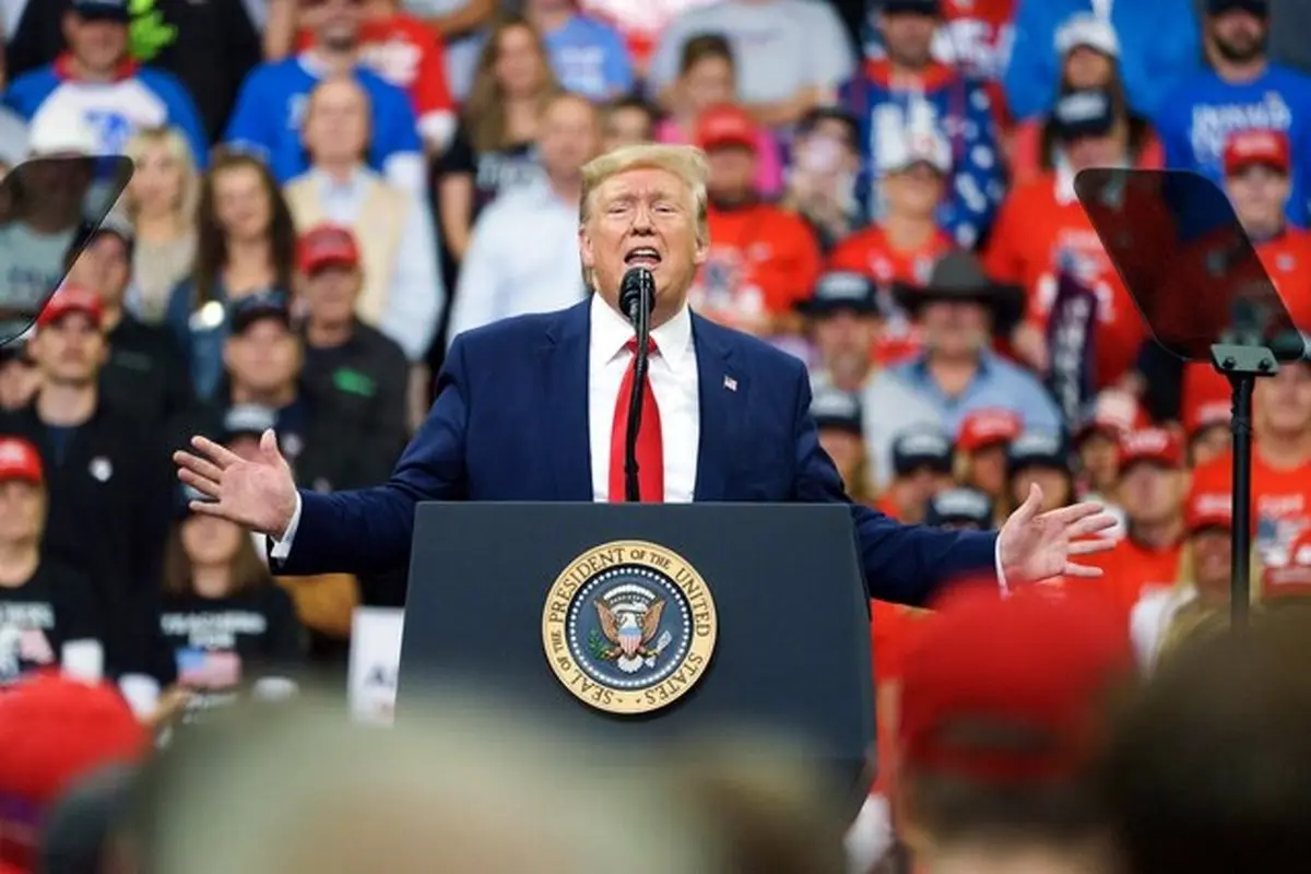 واکنش توهین آمیز ترامپ به کناره‌گیری یک نامزد دموکرات: او مثل یک سگ کنار رفت!